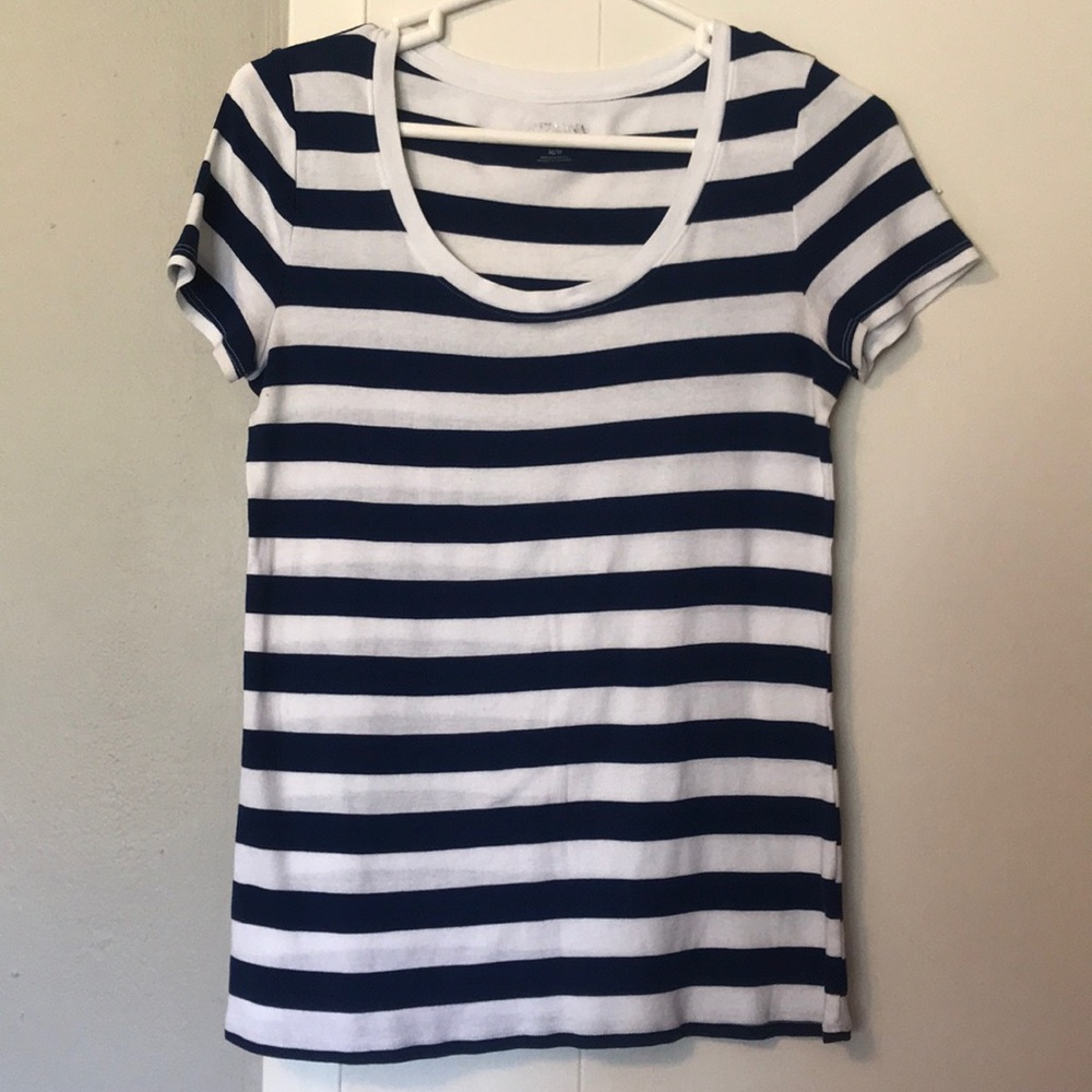Low cut, casual t-shirt!